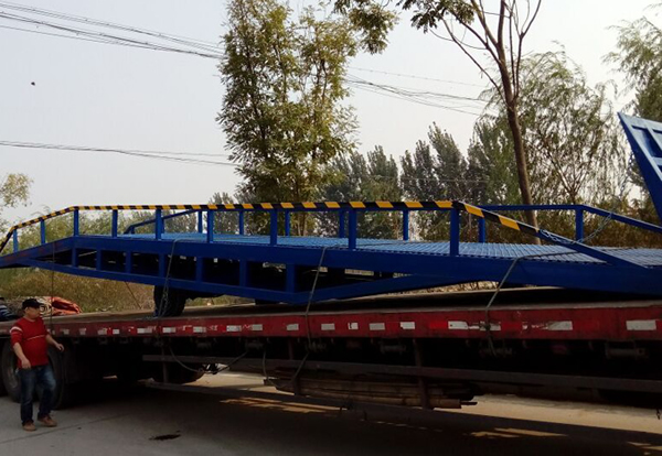移動(dòng)登車橋